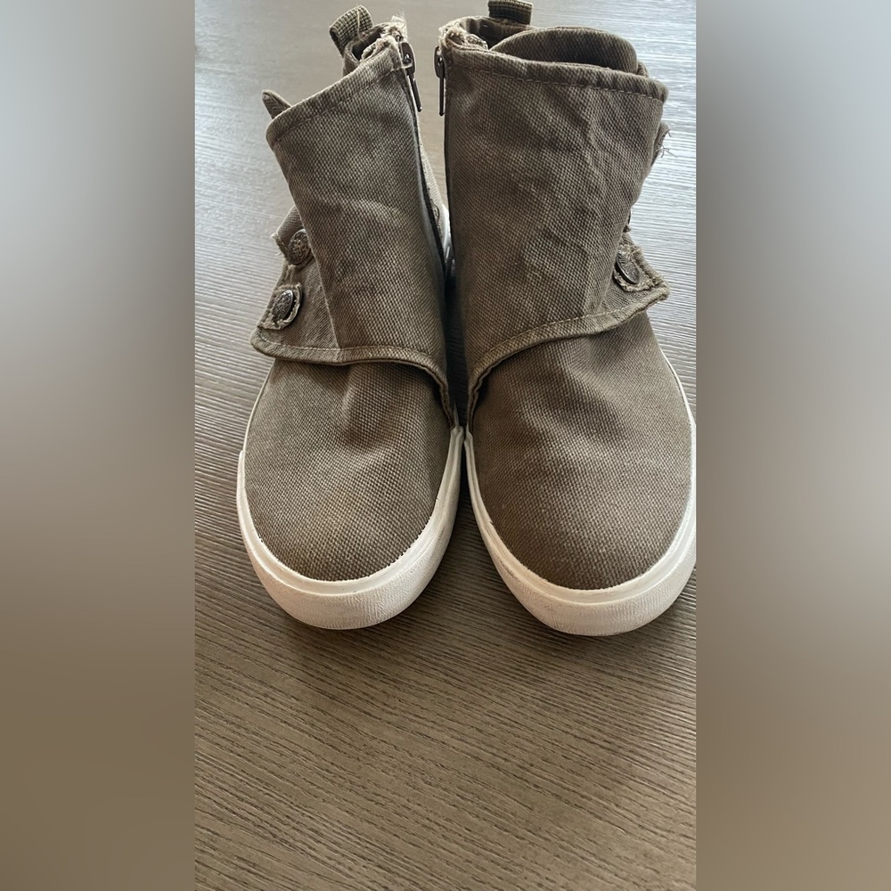 The Blowfish Malibu High Top Sneaker in size 8 is a trendy and comfortable shoe